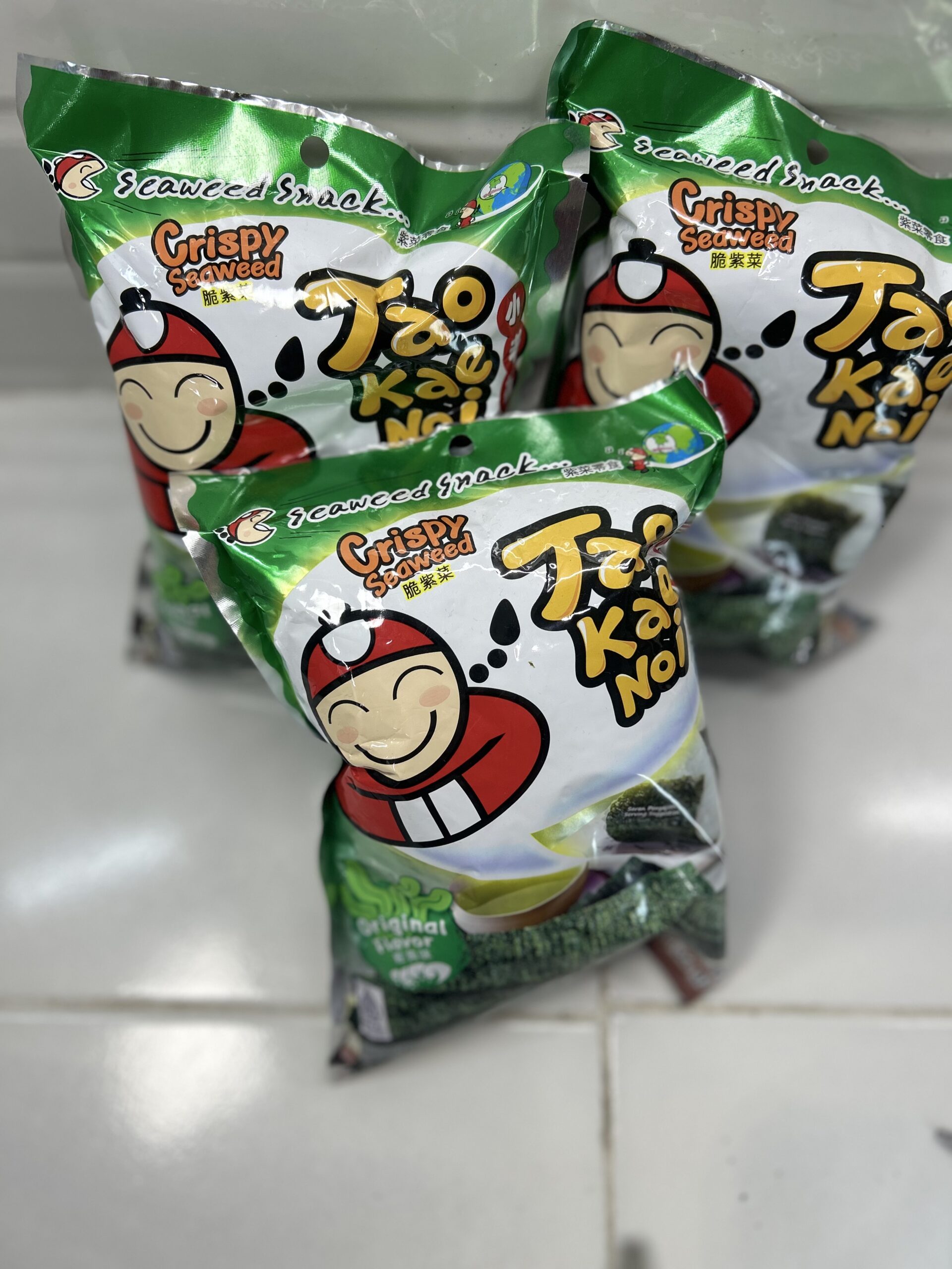 10. Tao Kae Noi, Snack Rumput Laut Krispi: Cemilan Renyah yang Stylish di Setiap Gigitan!